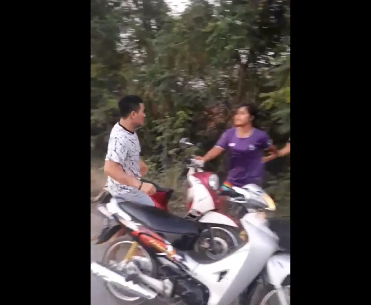 นึกว่าจะเเน่..??!! "โจ๋"คนจริง..สุดทนฉุนขาด นัดเปิดศึก ตัวต่อตัวกับนักเลงคีย์บอร์ด..เกรียนออนไลน์?? สุดท้ายกลัวหัวหด..หลบหลังผู้หญิง!!(คลิป)