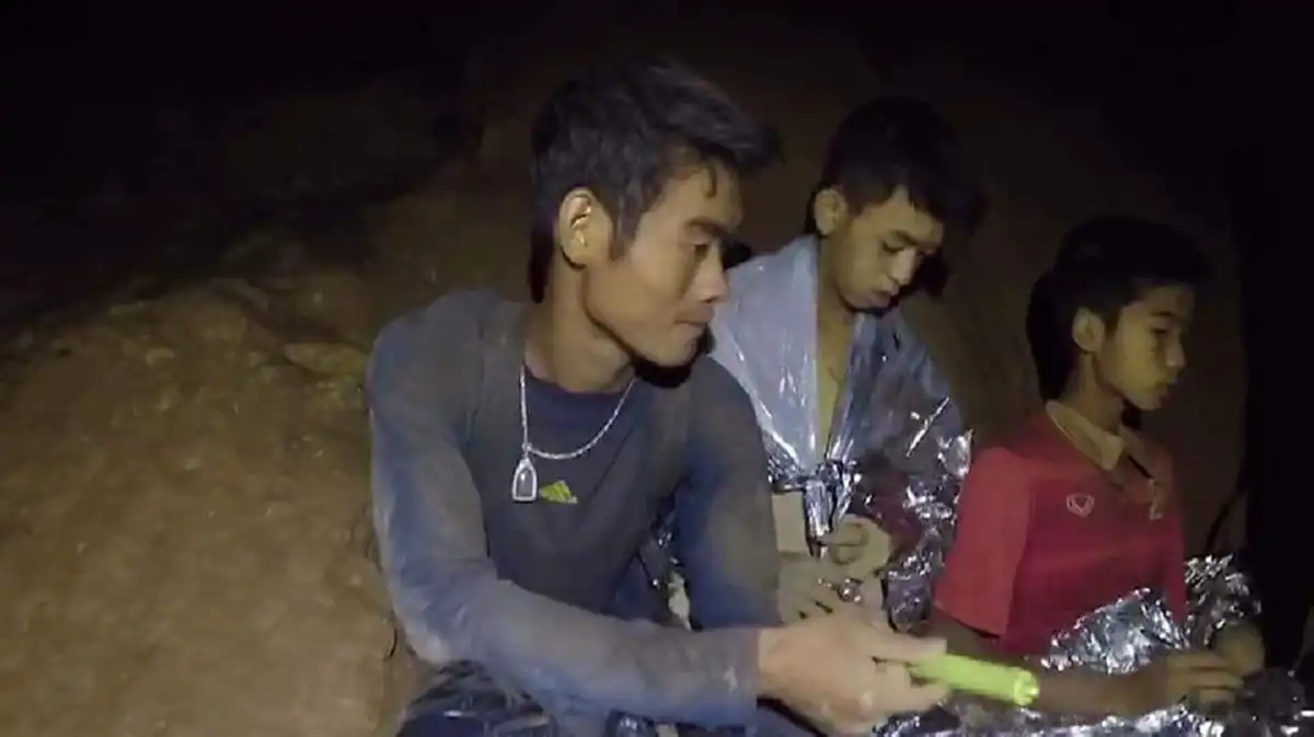 สงสัยอยากดัง?! "หนุ่ม" อัดคลิปจวกยับ"เด็กๆ13ชีวิต"ทีมหมูป่าติดถ้ำหลวง!! จะอวย"โค้ช"อะไรกันนักหนา..ไม่ใช่ฮีโร่?!ทำประเทศชาติเดือดร้อน!!(คลิป)