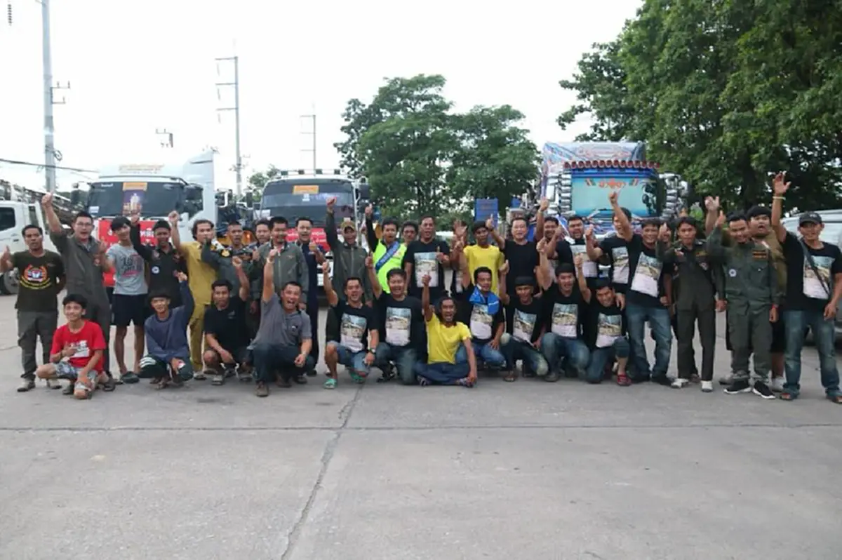 ปล่อยให้ผ่านไปเฉยๆ ไม่ได้!! ชาวอุตรดิตถ์ ต้อนรับทีมงานท่อสูบน้ำพญานาค แม้แค่เป็นทางผ่านจัดเลี้ยงอิ่มท้อง พร้อมให้ของขึ้นชื่อติดไม้ติดมือ