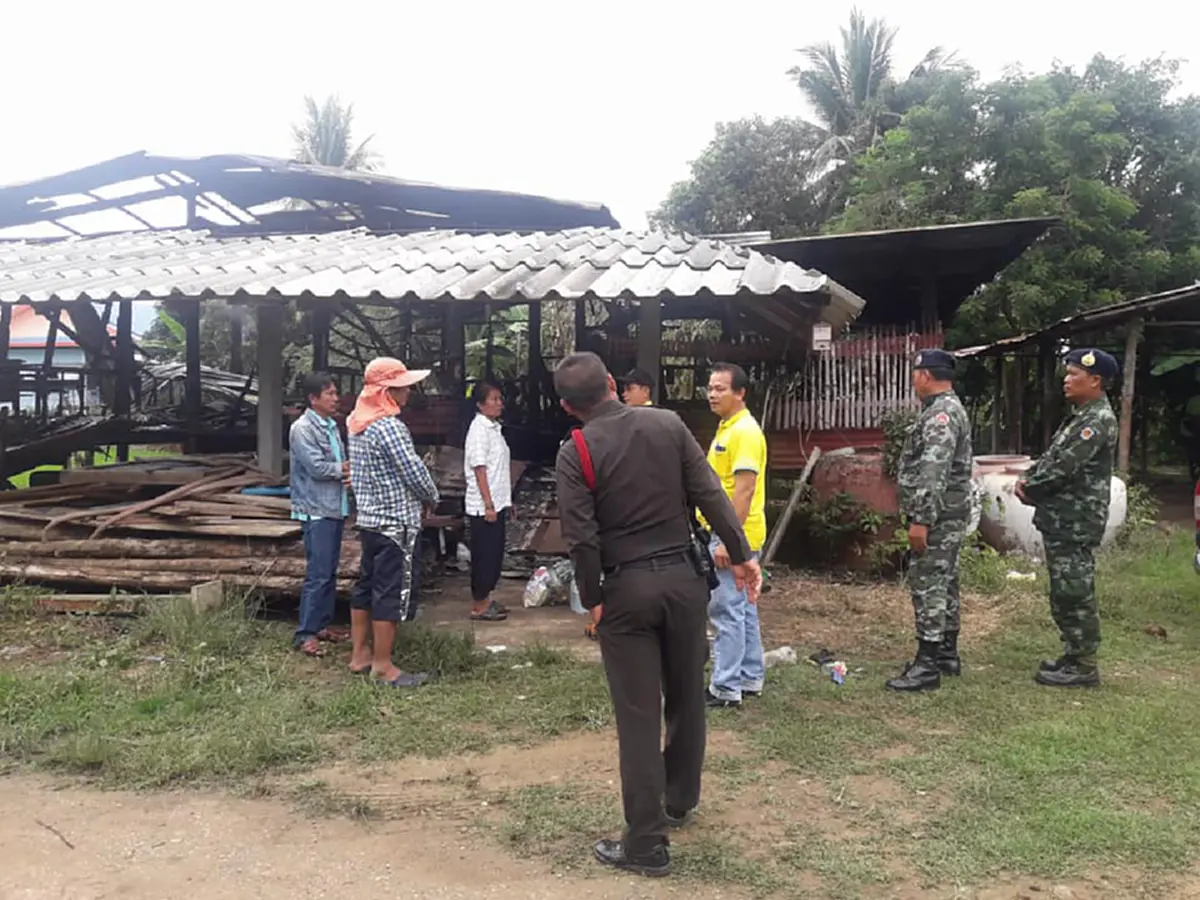 ชีวิตไม่เหลืออะไรเลย !!! ไฟไหม้บ้าน "ณัฐพล "เหลือชุดติดตัวชุดเดียว... พ่อตายแม่มีสามีใหม่ (รายละเอียด)