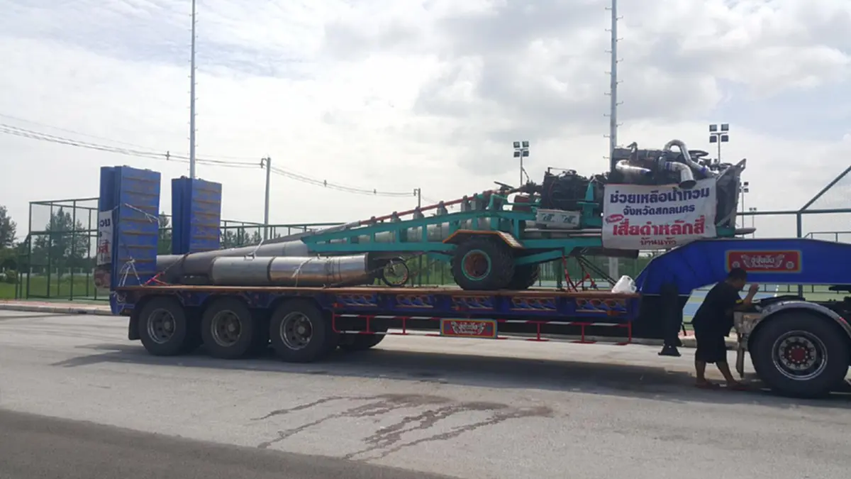 พระเอกมาแล้ว! "ทีมงานท่อสูบน้ำซิ่งหัวพญานาค" เดินทางช่วยพี่น้องสกลนคร ถึงที่หมายพร้อมลุย!