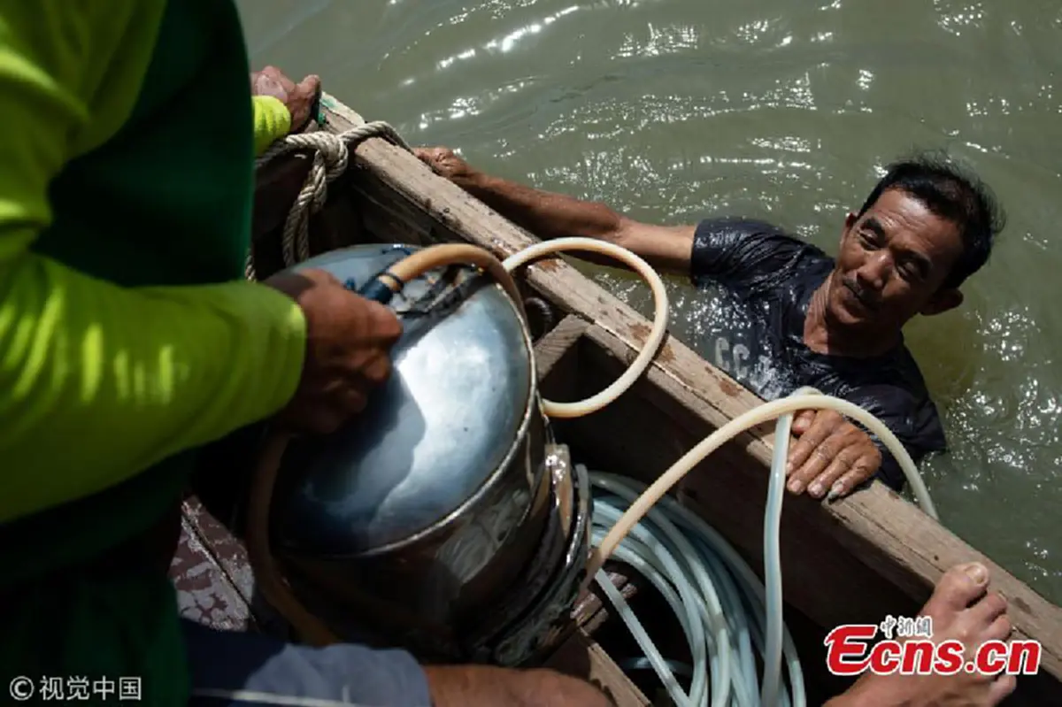 วิถีชีวิตนักล่าสมบัติ นักดำน้ำค้นหาสิ่งของมีค่าริมแม่น้ำเจ้าพระยา จนถูกขนานนามให้เป็น "อินเดียน่า โจนส์ เมืองไทย"