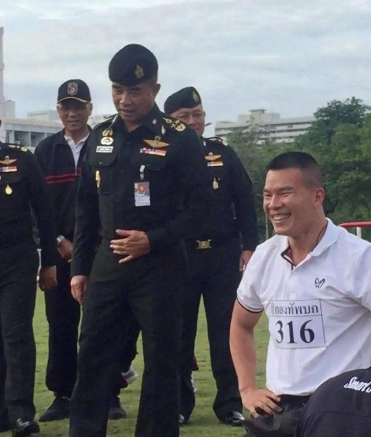 กระโดดขี่คอป่าป๊าซะงั้น \"หมอภาคย์\"ก้มกราบหลวงปู่ด้วยศรัทธา กิริยางดงาม เเต่อยู่ๆ\"ลูกชายตัวน้อย\"ก็เรียกรอยยิ้ม กับความบริสุทธิ์ไร้เดียงสา