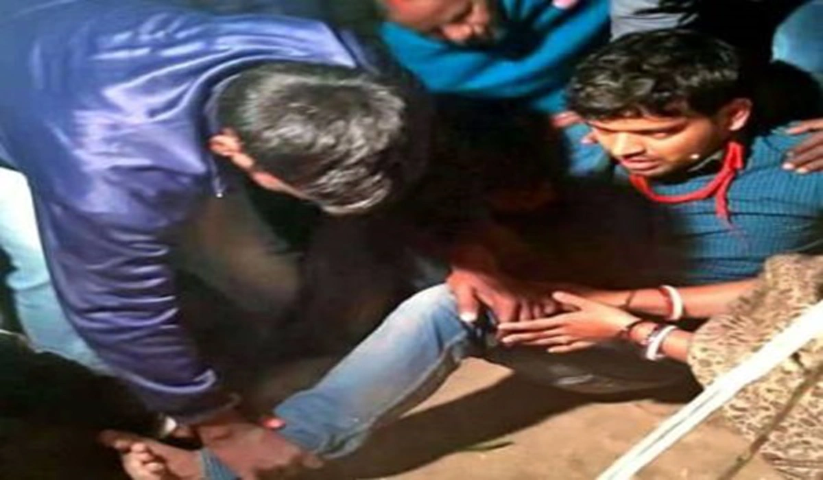 ถึงกับปล่อยโฮ!!! หนุ่มอินเดียเดินทางมางานแต่งเพื่อน กลับถูกลักพาตัวเอาปืนจ่อหัวเข้าพิธีวิวาห์ ทั้งที่ไม่เคยรู้จักเจ้าสาวมาก่อน