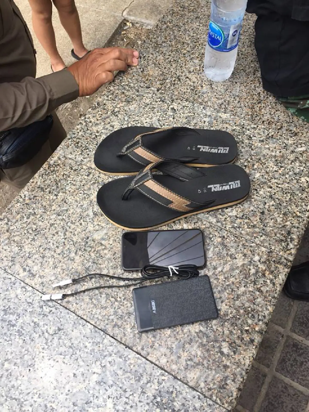 จุดธูปตะโกนเรียกเพื่อนรัก พบศพเเล้ว "นายเเบบหนุ่ม" คิดสั้นดิ่ง สะพานพระราม8 เร่งชันสูตรพลิกศพ(คลิป)