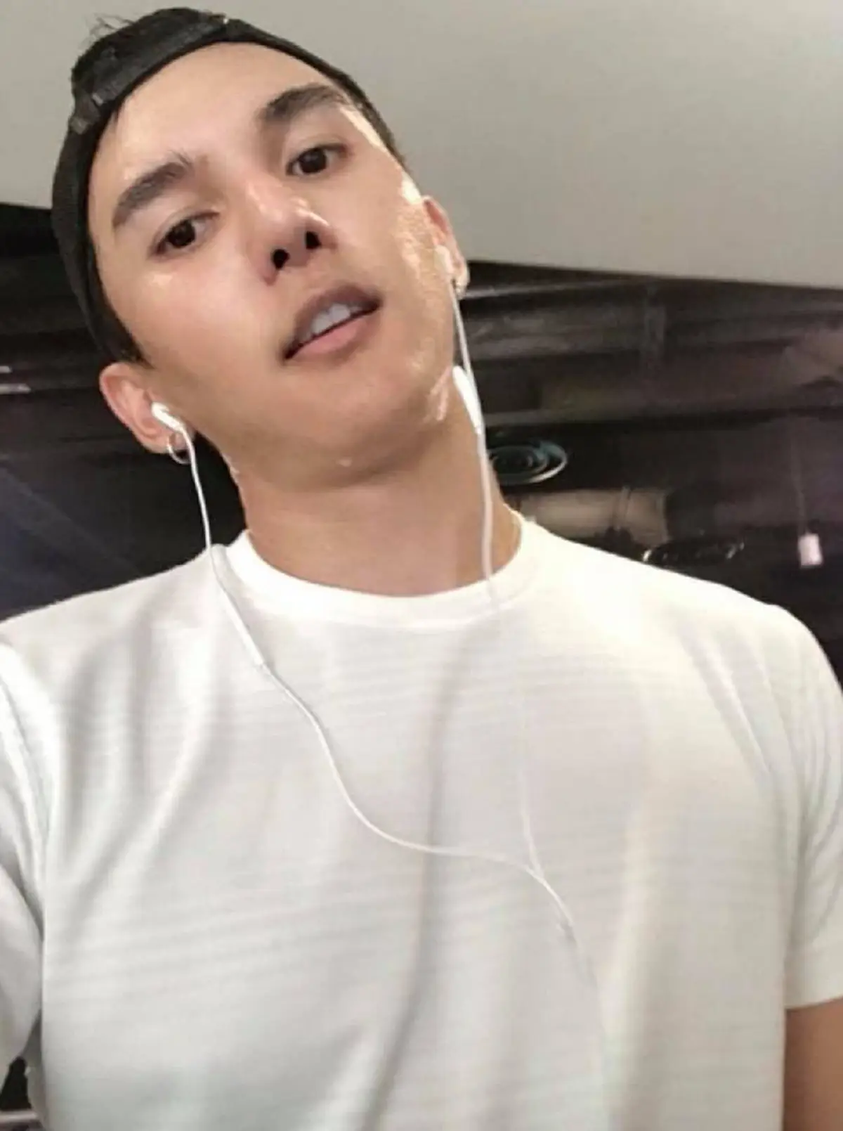 จุดธูปตะโกนเรียกเพื่อนรัก พบศพเเล้ว "นายเเบบหนุ่ม" คิดสั้นดิ่ง สะพานพระราม8 เร่งชันสูตรพลิกศพ(คลิป)