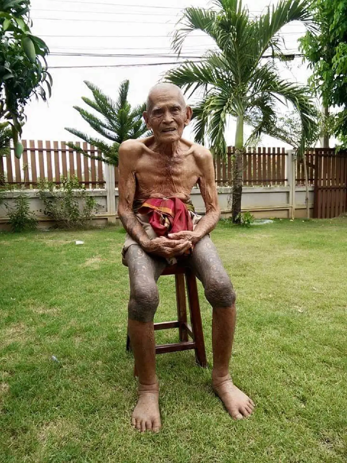 ไม่ธรรมดา คุณปู่ 103 ปี อดีตทหารเก่า โชว์ลายสักโบราณสุดเก๋าตั้งแต่รุ่นปู่ ที่รุ่นหลานเห็นมีร้องว้าว