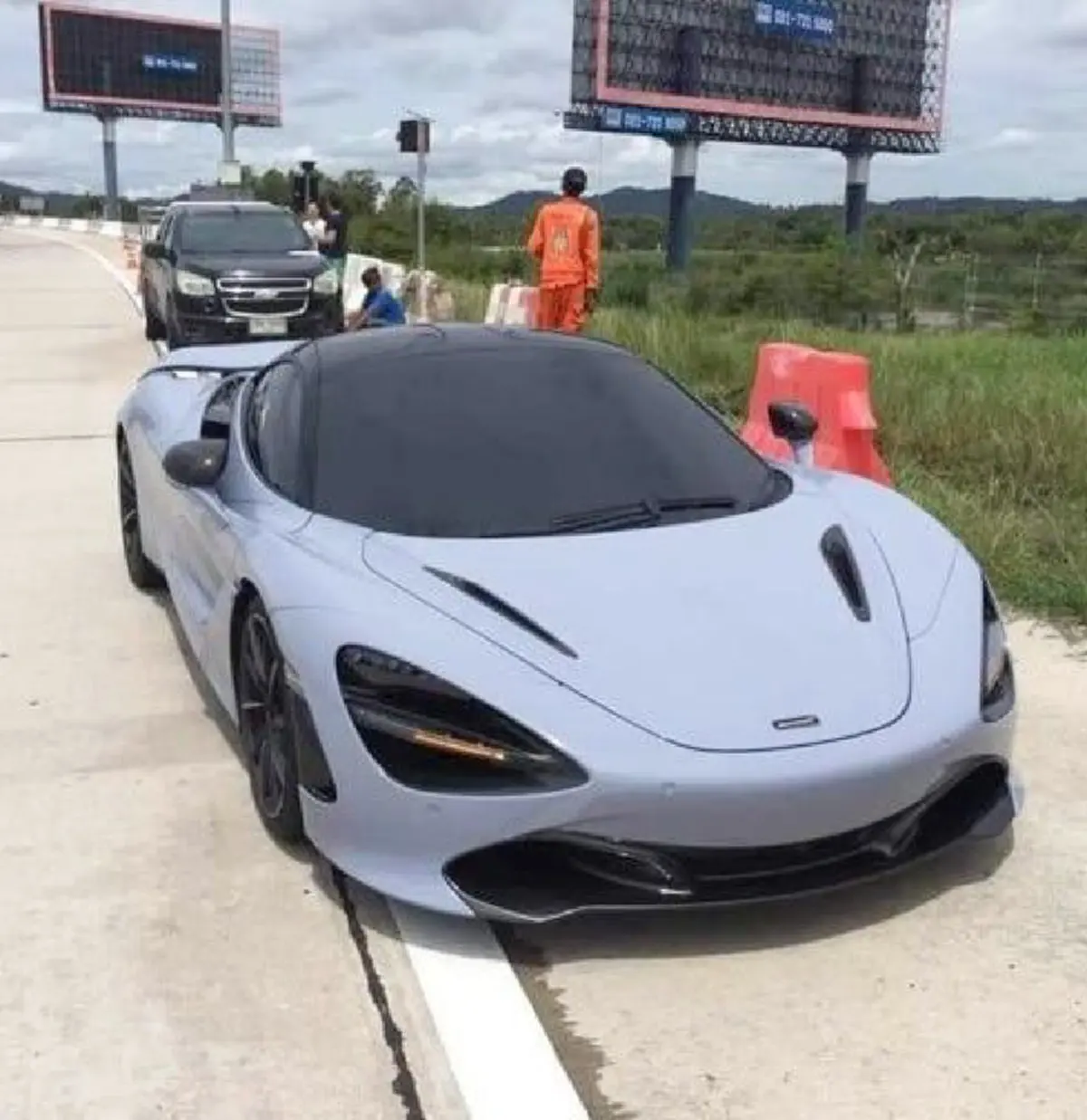 จำไปชั่วชีวิต "เจ้าของซูเปอร์คาร์"โดน"กระบะ" ซิ่งชนท้าย หล่อทั้งรถ ทั้งหัวใจ ถ้าเป็นคนอื่นคงเอาเรื่องคุณไปเเล้ว ดีนะที่เป็นผม!! (คลิป)