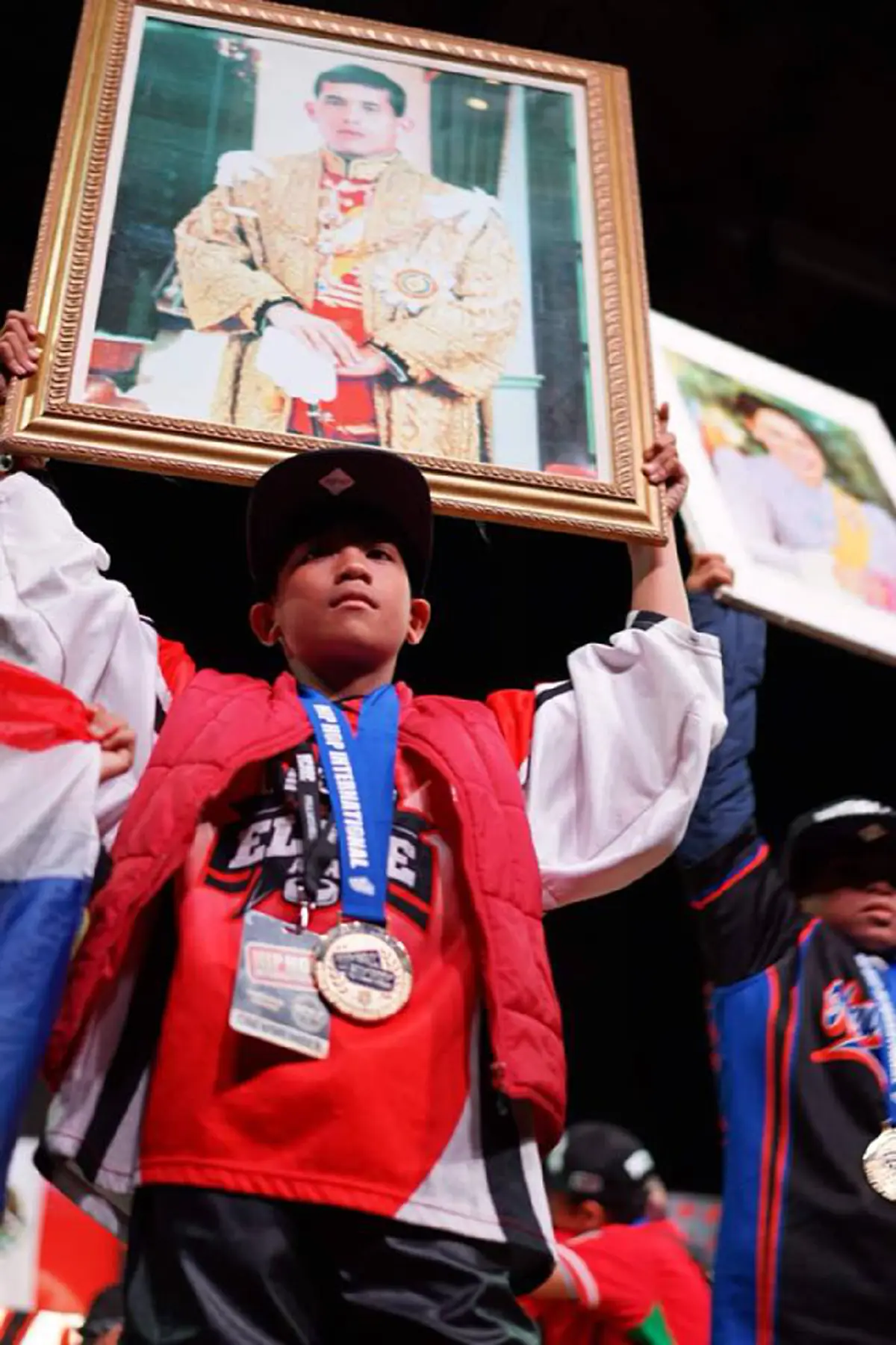 เก่งที่สุดเลยลูกเอ๋ย สร้างชื่อให้ประเทศชาติ โฉมหน้าทีมเต้น\"นร.บุรีรัมย์\"เเชมป์โลกฮิปฮอป พร้อมกำหนดลัดฟ้ากลับไทย?? เตรียมรอต้อนรับเด็กๆ(คลิป)