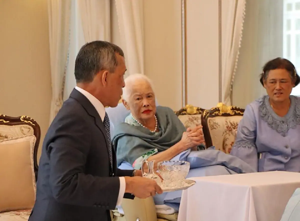 ในหลวงร.10 เสด็จออกพร้อมด้วย สมเด็จพระราชินีใน ร.9  ทรงบำเพ็ญพระราชกุศล เนื่องในโอกาสวันเฉลิมพระชนมพรรษา 12ส.ค.61