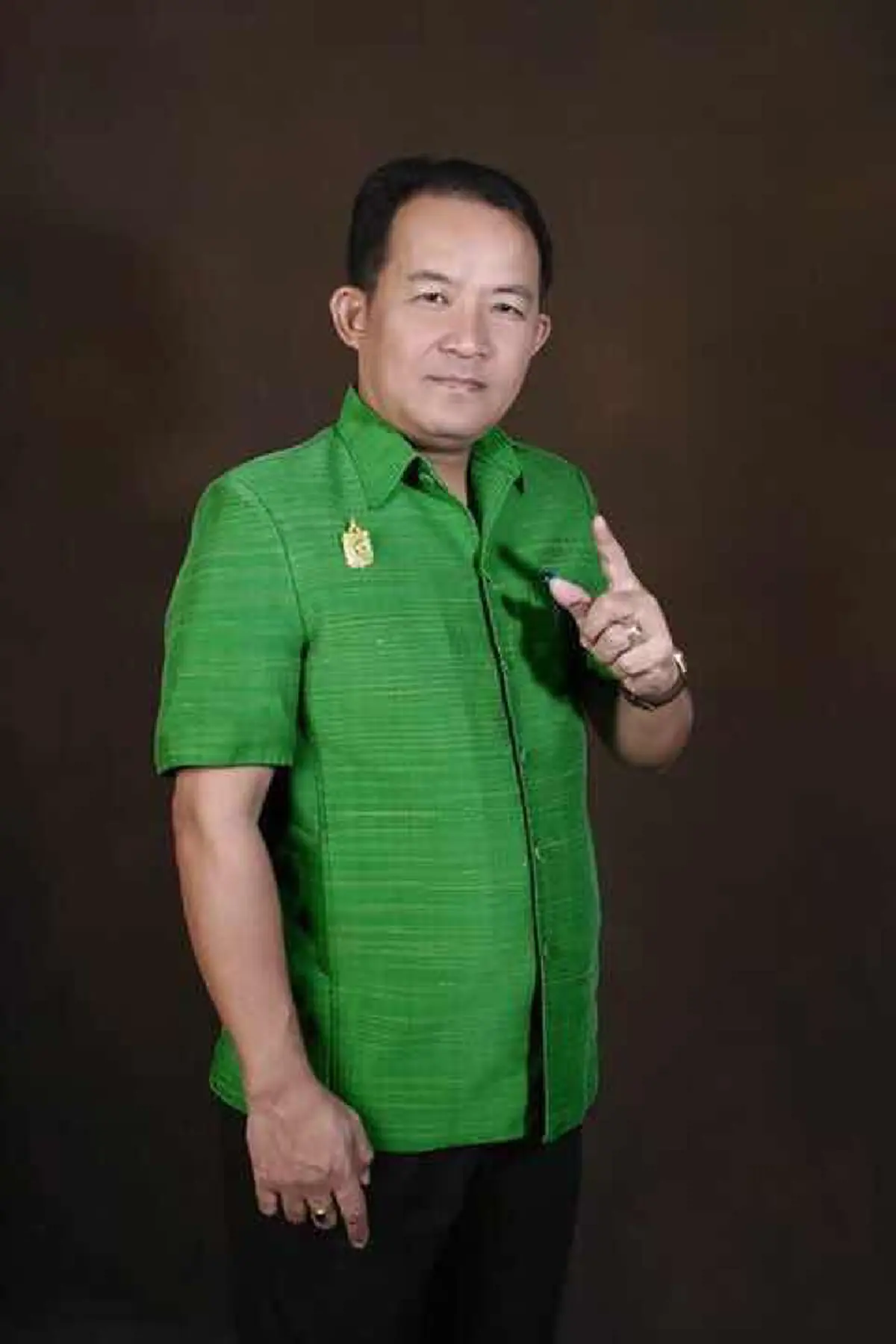 กระแทกใจ ศิลปินกราฟฟิกตี้ แต่งกลอนพ่นภาพศิลป์อาลัย"ต้นจามจุรี" อายุกว่า 50 ปี ถูกโค่นทิ้ง แก้ปัญหารากกระทบตึกอาคาร