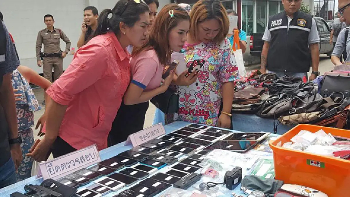 ล่าตัวด่วนๆ สองผัวเมียตระเวนลักทรัพย์กว่า 15 ปี ตร.บุกค้นบ้านเจอของกลางอื้อ ใช้ชีวิตหรูตบตา