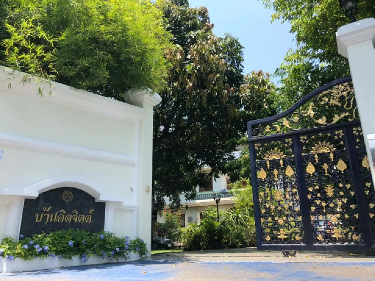 ขุดยันพ่อแม่! เพจดังเปิดอาชีพบุพการี "อาร์ม" หัวร้อนต่อยพนง.สาว ใหญ่โตไม่เบามีอำนาจทางกฎหมาย!