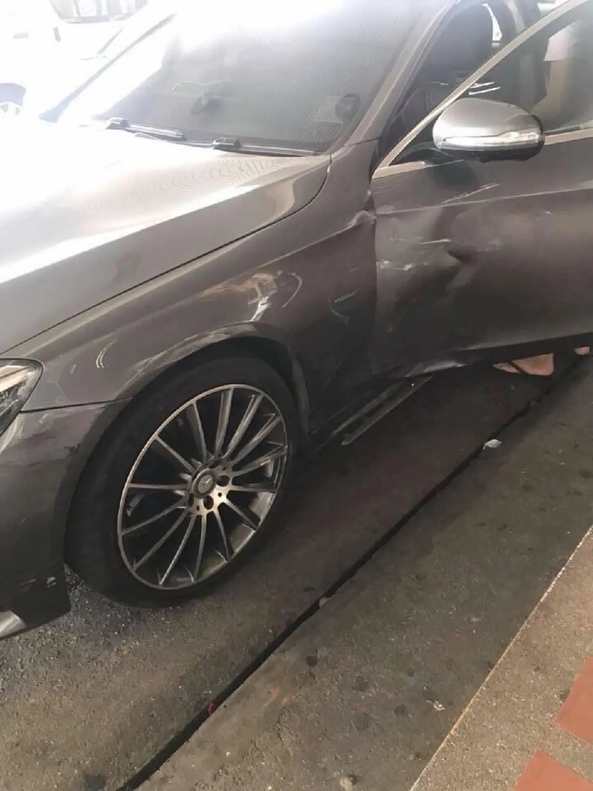 ป้าเเก่เเล้ว ยกโทษให้ป้าเถอะ ดูชัดๆโฉมหน้า"ป้ามหาภัย"ป่วนสนามบินเชียงใหม่ หัวร้อน สติหลุด ชนเเหลกหวิดฆ่าคน งานนี้จะหงายการ์ด เเก้ตัวอะไรดี??