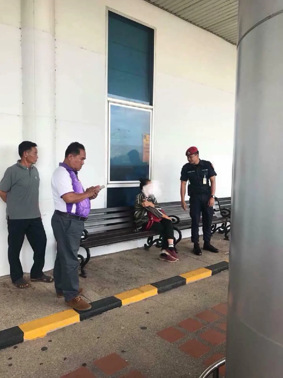 ป้าเเก่เเล้ว ยกโทษให้ป้าเถอะ ดูชัดๆโฉมหน้า"ป้ามหาภัย"ป่วนสนามบินเชียงใหม่ หัวร้อน สติหลุด ชนเเหลกหวิดฆ่าคน งานนี้จะหงายการ์ด เเก้ตัวอะไรดี??