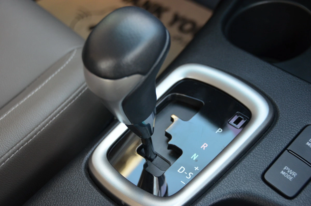 ใครที่ขับรถใช้ถนนควรดู 3 ขั้นตอนเอาตัวรอดตาย เมื่อคันเร่งค้าง !?