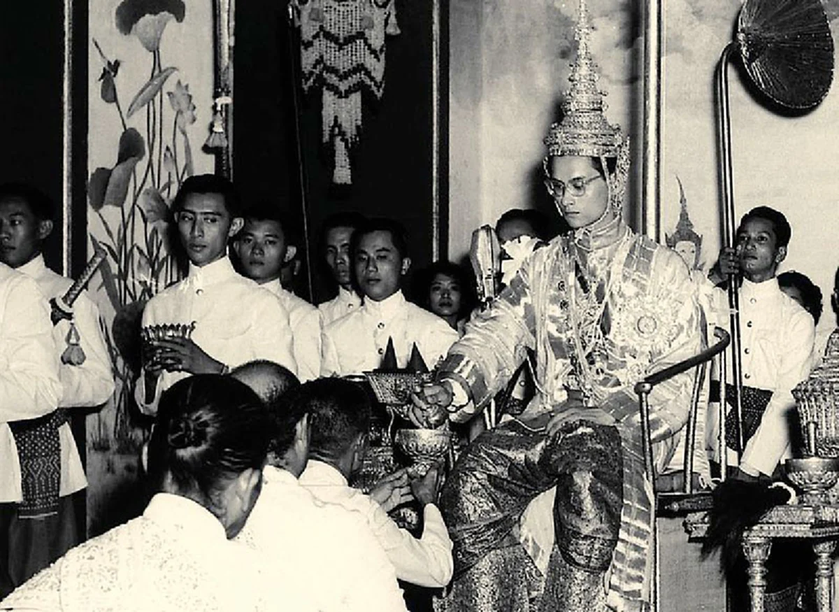 แม้นเป็นถึงพระมหากษัตริย์..ก็ยังต้องใช้หลักธรรมในการปกครองประเทศ!! ในหลวง ร.๙ ผู้มีทศพิธราชธรรม..แบบอย่างในการใช้ชีวิตของปวงชนชาวไทย !!