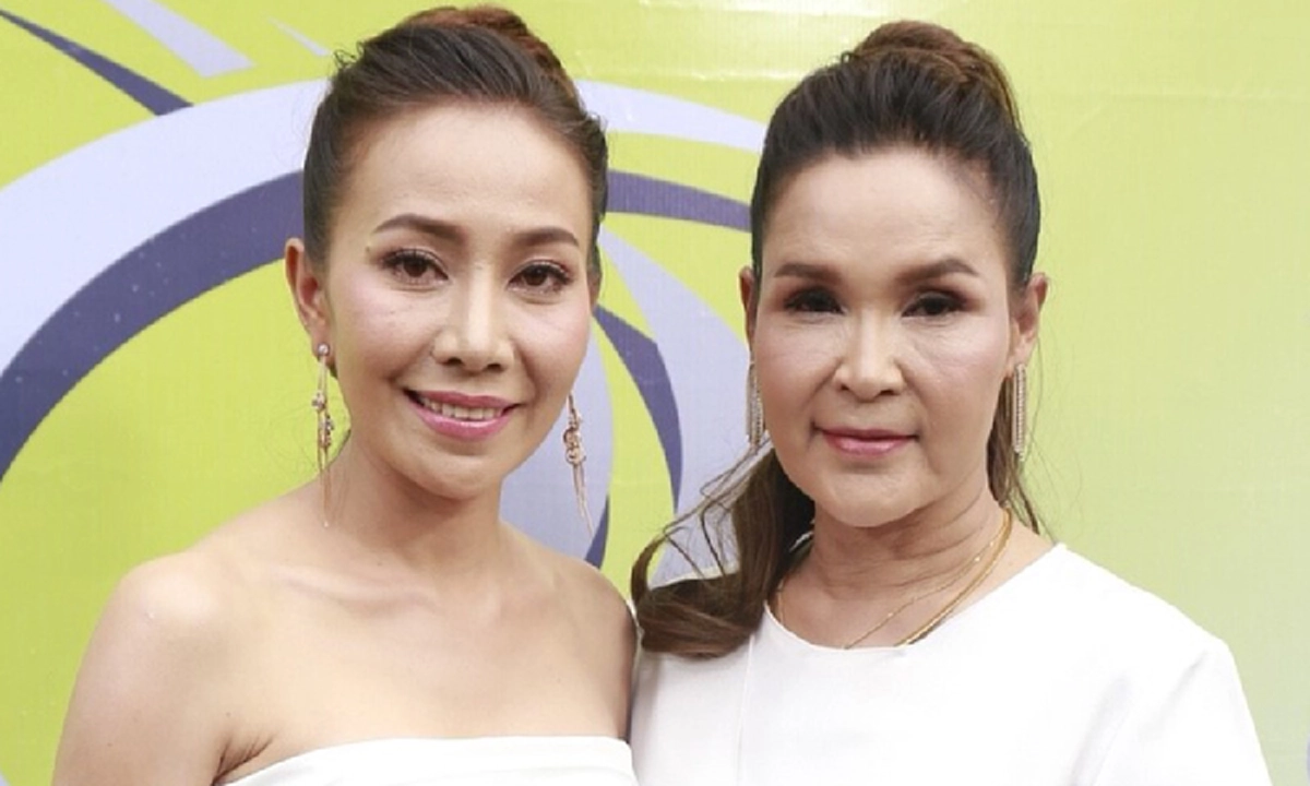 ***เปิดตัว "ลูกสาวบุญธรรม" ของ "ศิริพร อำไพพงษ์" หลังรับเลี้ยงมา 9 ปี !? (ชมภาพ)