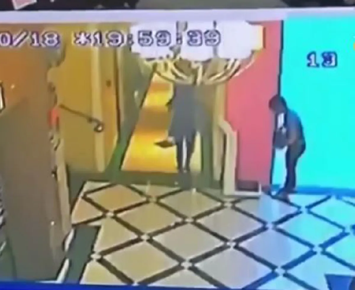 หวีดร้องเสียขวัญ อาจารย์ม.ดังถูกตะขาบยักษ์กัดเป้ากลางห้างฯ โวยไม่ใช่เรื่องเล็กๆ!