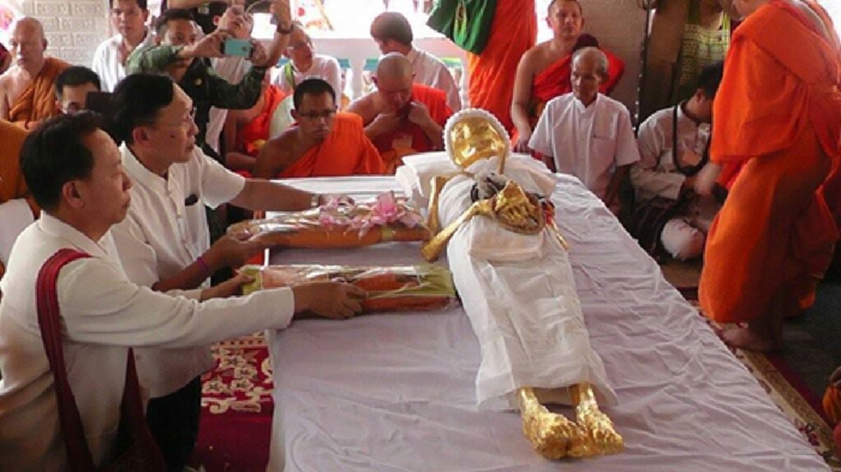 เปิดประวัติ "ครูบาอภิชัยขาวปี" ศิษย์เอก "ครูบาศรีวิชัย" !!! ครูบาต้องมลทิน ที่ "จอมพลสฤษดิ์" นับถือเป็นที่สุด !!!