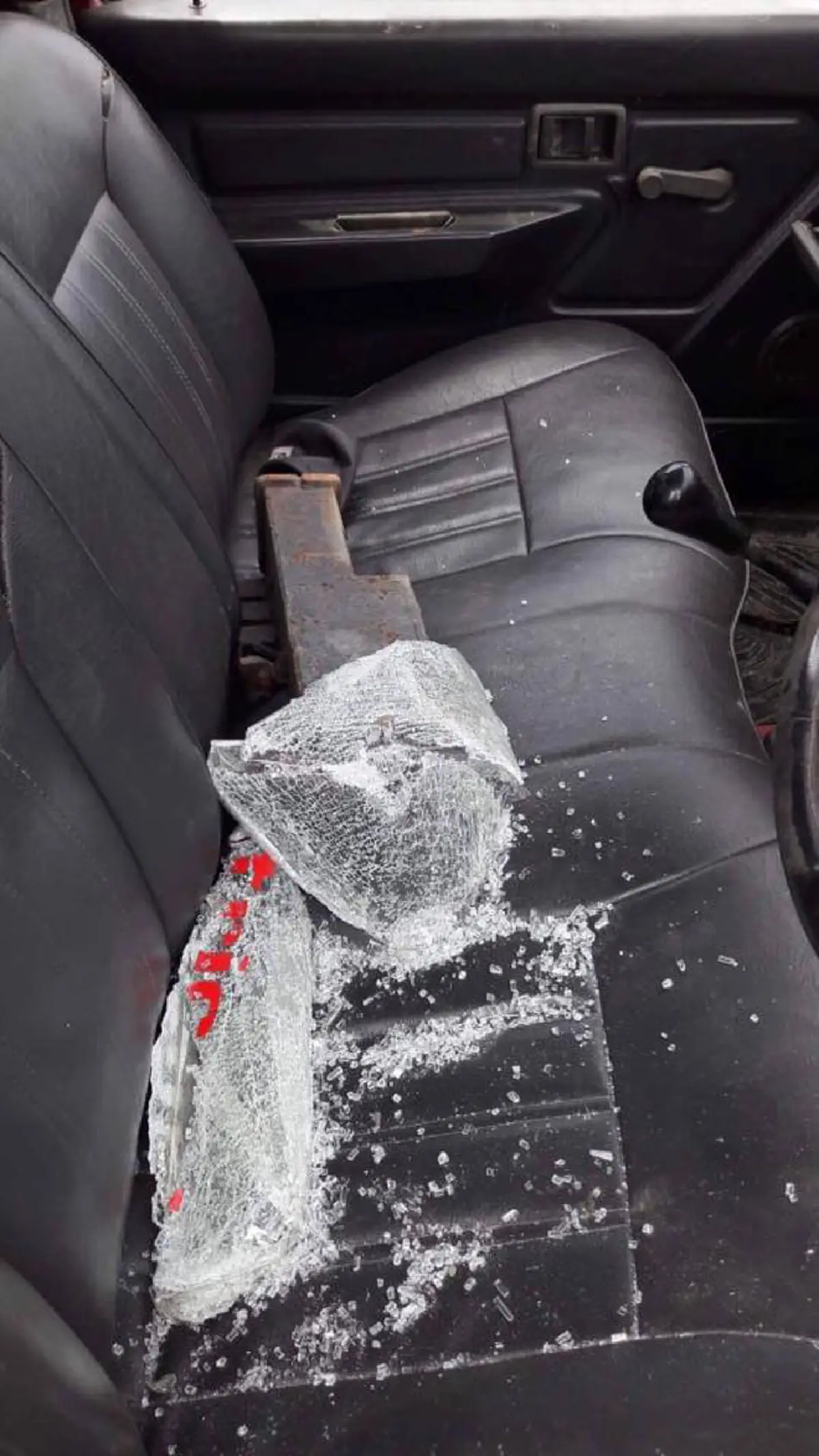 กู้ภัยออกช่วยผู้บาดเจ็บยามค่ำคืน กลับมาที่รถถึงกับผงะโจรใจบาปบุกทุบรถขโมยทรัพย์สิน เปิดวงจรปิดเห็นถึงน้ำตาซึม ชิวไปไหมหัวขโมย (มีคลิป)