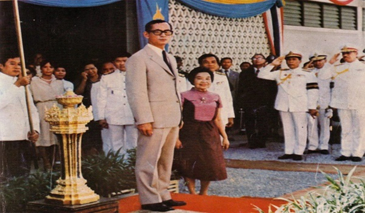 ๑ ในนี้มีโรงเรียนของคุณหรือเปล่า!!! เปิดรายชื่อโรงเรียนที่ "ในหลวง ร.๙" ทรงให้การอุปถัมถ์