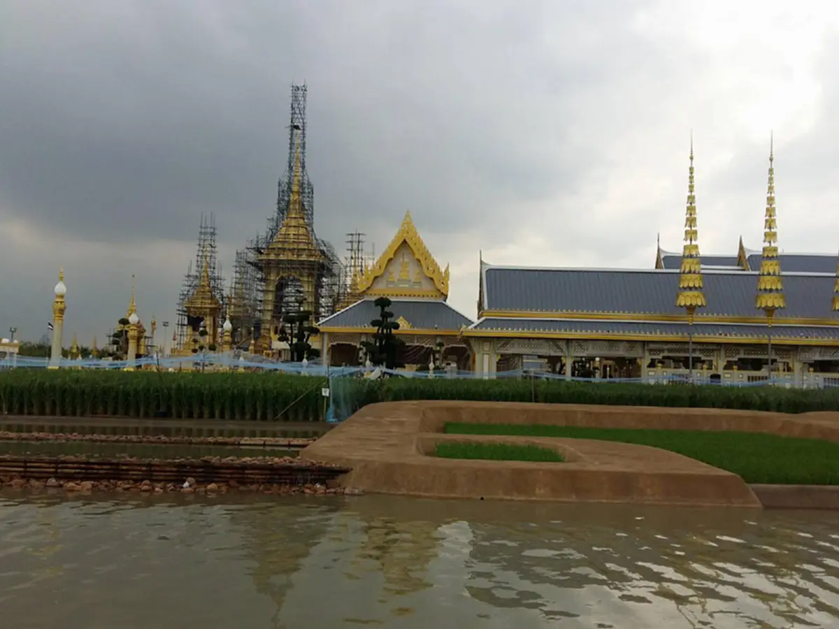 ทีนิวส์ลงพื้นที่แปลงนาเลข ๙ กลางท้องสนามหลวง ถือเป็นภูมิสถาปัตยกรรมประกอบพระเมรุมาศ ที่สะท้อนพระอัจฉริยภาพด้านการเกษตรในหลวงรัชกาลที่ ๙