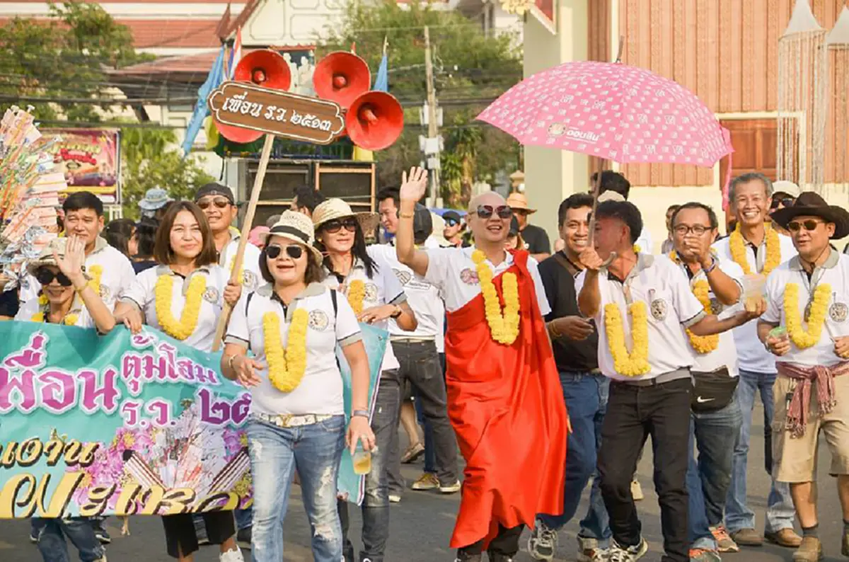 แชร์กระฉ่อนเน็ต!! "ชิตังเม" โผล่เต้นสายย่อ ชนิดจีวรปลิว ทำเอาชาวบ้านฮือฮา ทั้งจังหวัด เตรียมแจ้ง DSI ด่วนๆ!! (คลิป)