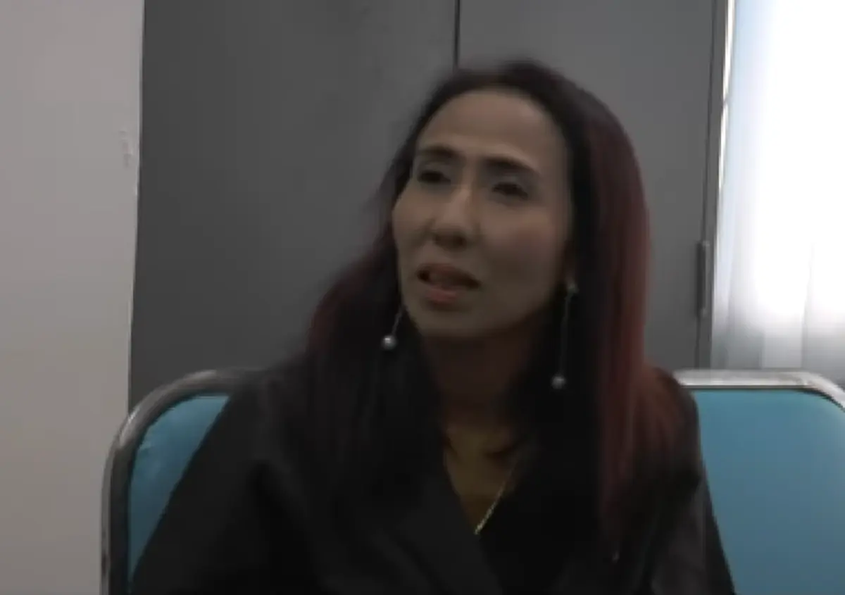 สาวใหญ่นครศรีฯ คอตกมอบตัวและยกมือไหว้ขอโทษ "เนวิน ชิดชอบ" ผ่านสือ หลังกล่าวหาเป็นเจ้าของบ่อนการพนัน