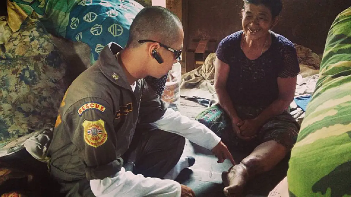 แม้มีไม่เท่าใครแต่ไม่เคยคิดขอทาน"ป้าพร"หญิงพิการสู้ชีวิตสุดใจบุญเลี้ยงดูสุนัขจรจัดอีก 7 ตัว 8 ชีวิตที่ต้องอดมื้อกินมื้อ วอนผู้ใจบุญช่วยเหลือ