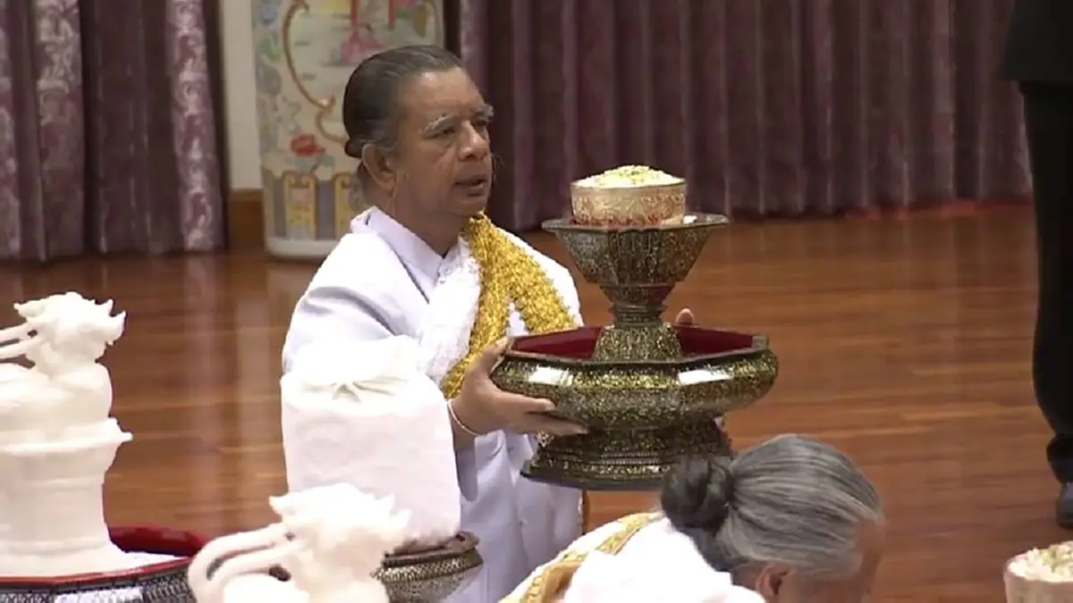 ๒๔ ธ.ค ๖๐ - ๗ ม.ค ๖๑ พิธีโล้ชิงช้า!! เทศกาลปีใหม่พราหมณ์ คณะพราหมณ์ผู้ประกอบพิธี เข้าเฝ้าฯ ถวายเครื่องพิธีแด่ สมเด็จพระเทพฯ