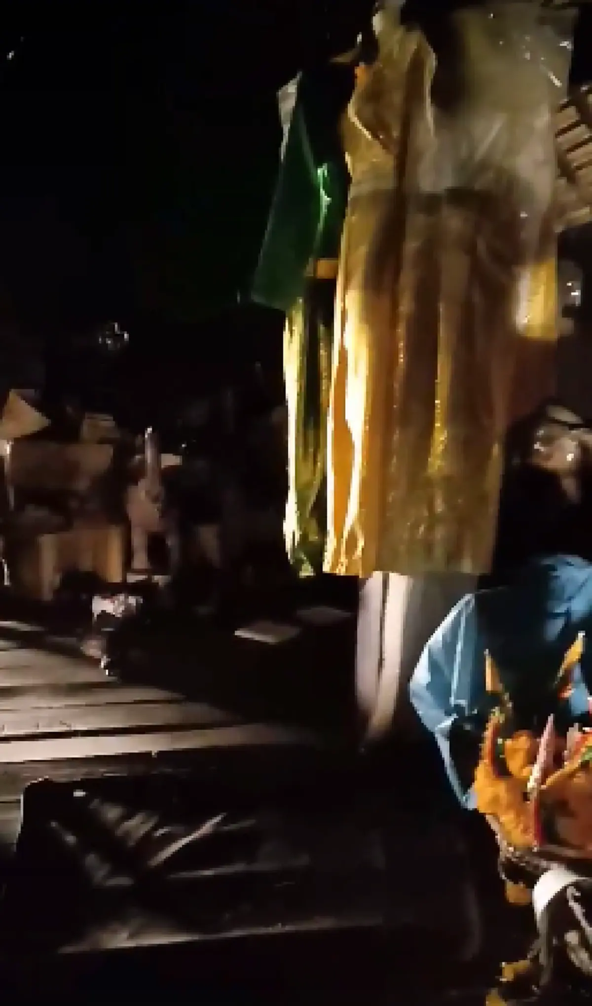 ครั้งแรกเป็นบุญตา หนุ่มโชคดีได้เข้าชมภายในประตูชุมพล สถานที่เก็บรูป-มีดดาบ"ย่าโม"น้อยคนจะได้เห็น