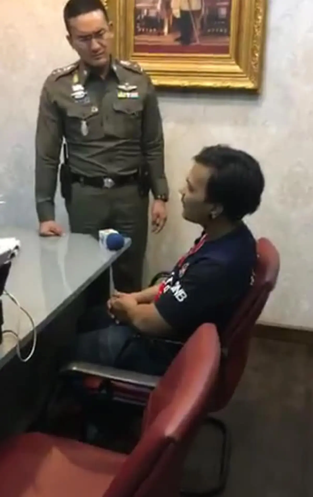 ตร.รวบตัวแล้ว!!! ฟังจากปากชัดๆ ไอ้หนุ่มหัวร้อนกระทืบตาวัย 80 ปางตาย ลั่น...ผมไม่ได้เล่นโทรศัพท์ ที่ทำไปเพราะลุงชนผม (คลิป)