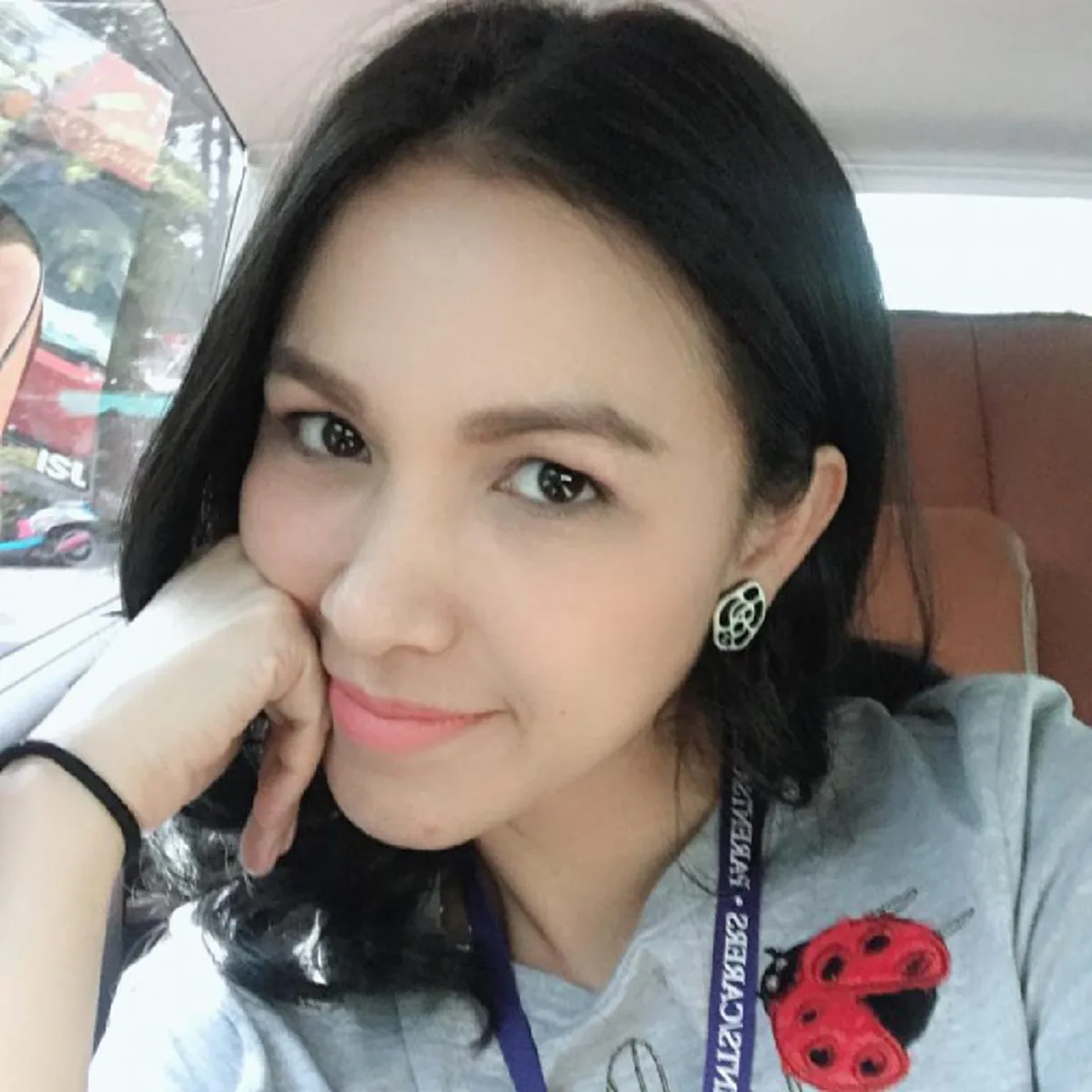 #วินาทีตื้นตันใจ!! "กบ สุวนันท์" เผยสาเหตุ ที่ทำให้ดีใจจนน้ำตาไหล พร้อมแคปชั่น ภูมิใจในตัวลูกสาว "น้องณดา" เป็นอย่างมาก !! (มีคลิป)