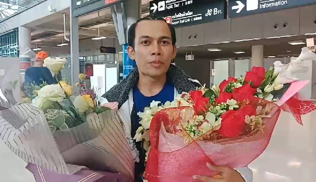 จังหวะมันอยู่ในหัวใจ "เด็กนร.บุรีรัมย์" กลับถึงไทยโชว์สเต็ปเทพอีกรอบ ใส่สุดแรง ลีลาระดับแชมป์โลก! (คลิป)