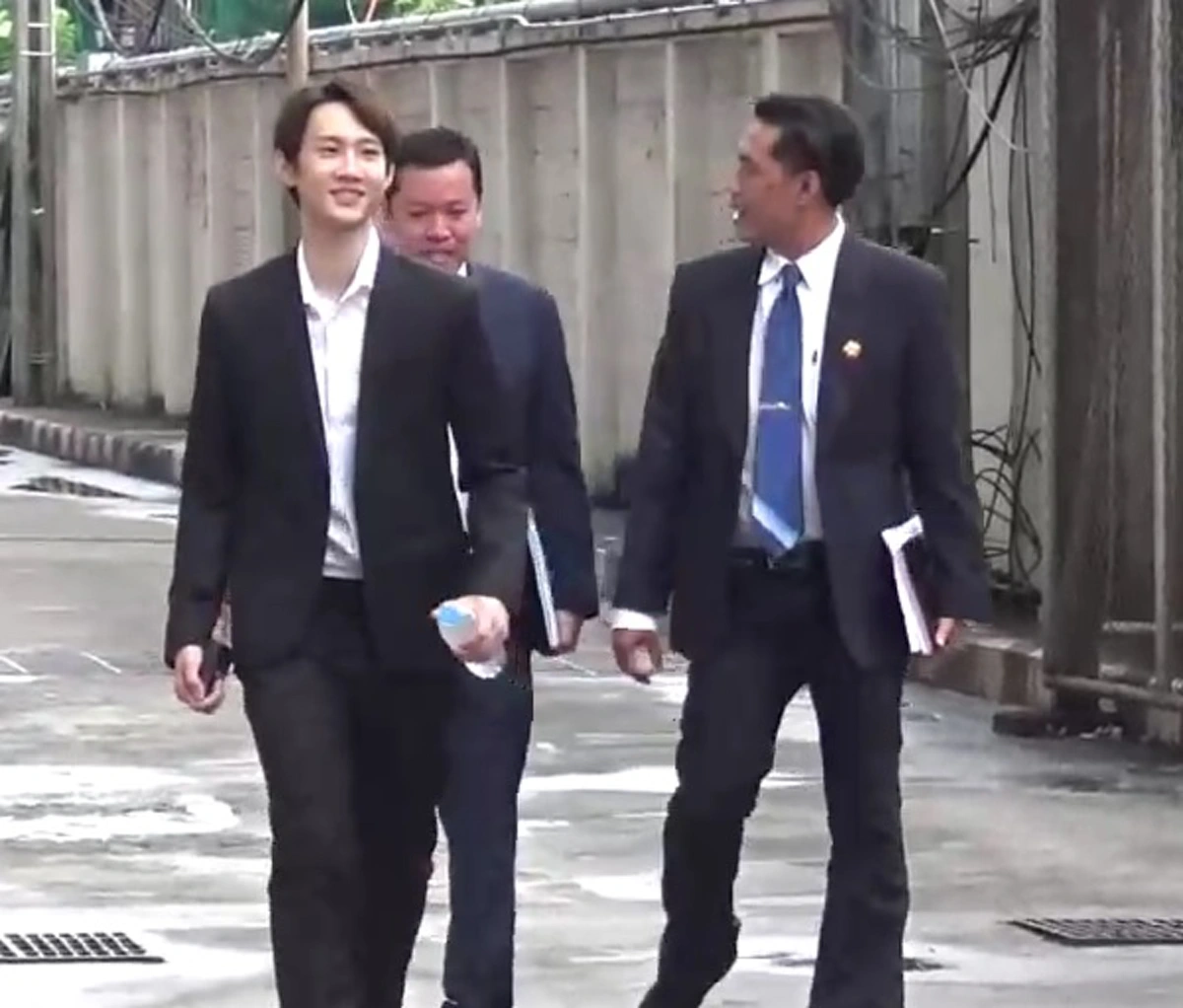 ใกล้จบแล้ว กัปตัน ชลธร  ขึ้นศาลไกล่เกลี่ยฟ้อง มิ้ง ศวภัทร อดีตแฟนสาว ปมท้องโอ้ละพ่อ (คลิป)