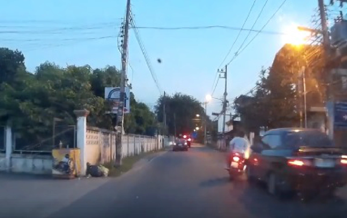 เศร้าหนัก! เก๋งพุ่งชนครูโรงเรียนอนุบาลดับ ผอ.เผยผู้เสียชีวิตเป็นเเม่เลี้ยงเดี่ยว เเถมป่วยมะเร็ง