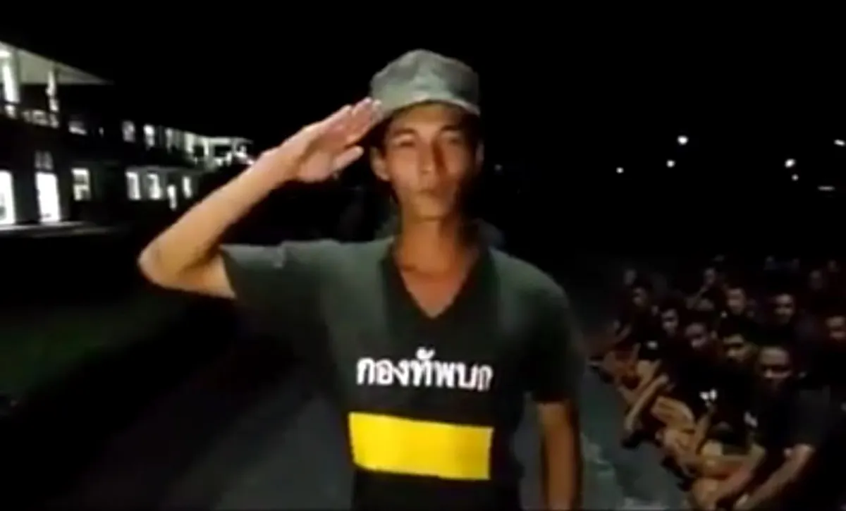 ฮาลั่นกองร้อย!!! เมื่อครูฝึกสั่งพลทหารรายงานเวร 9 เวอร์ชั่น ไม่เหมือนใครและไม่มีใครกล้าเหมือน (คลิป)