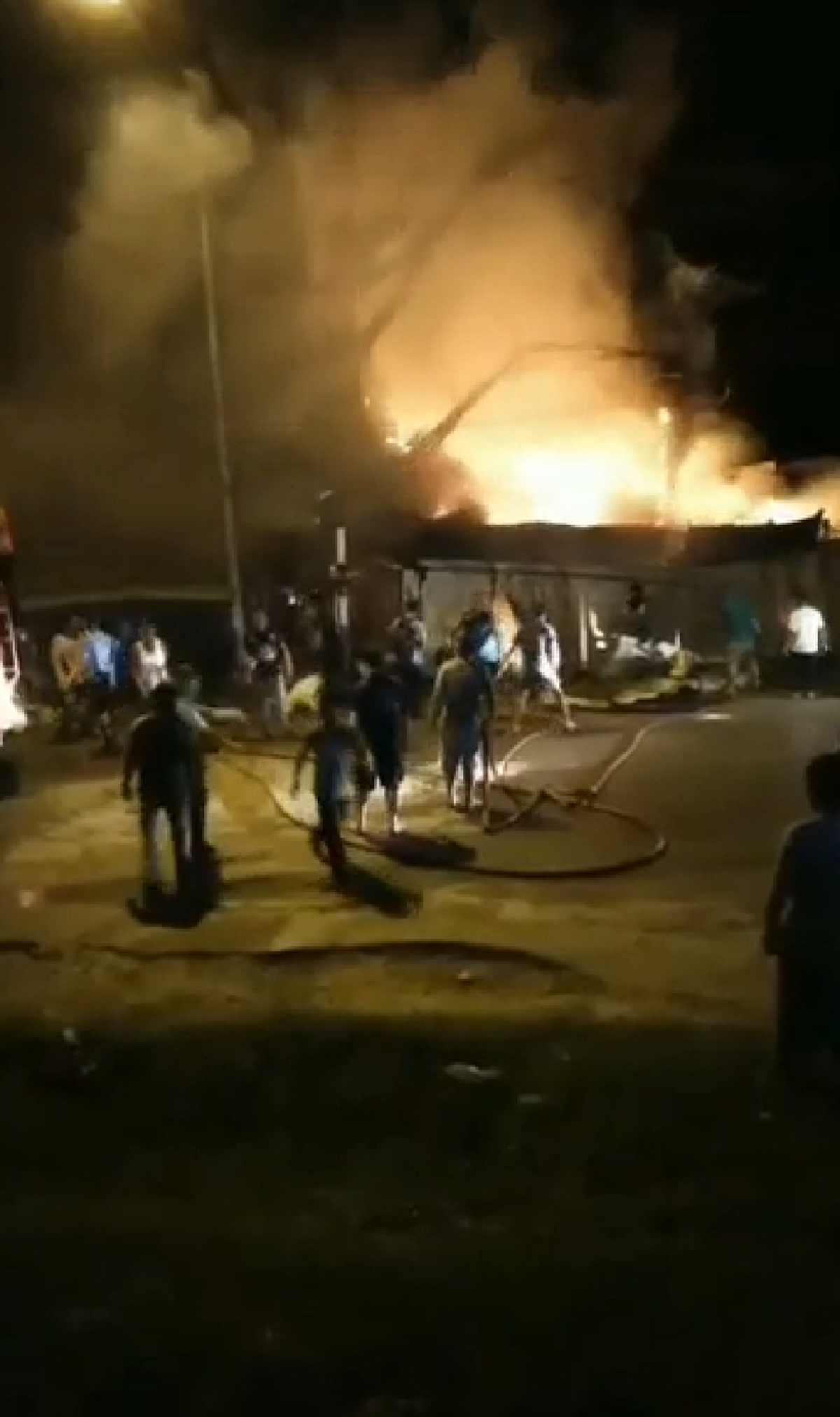 ด่วน ไฟไหม้หน้าตลาดอมก๋อย