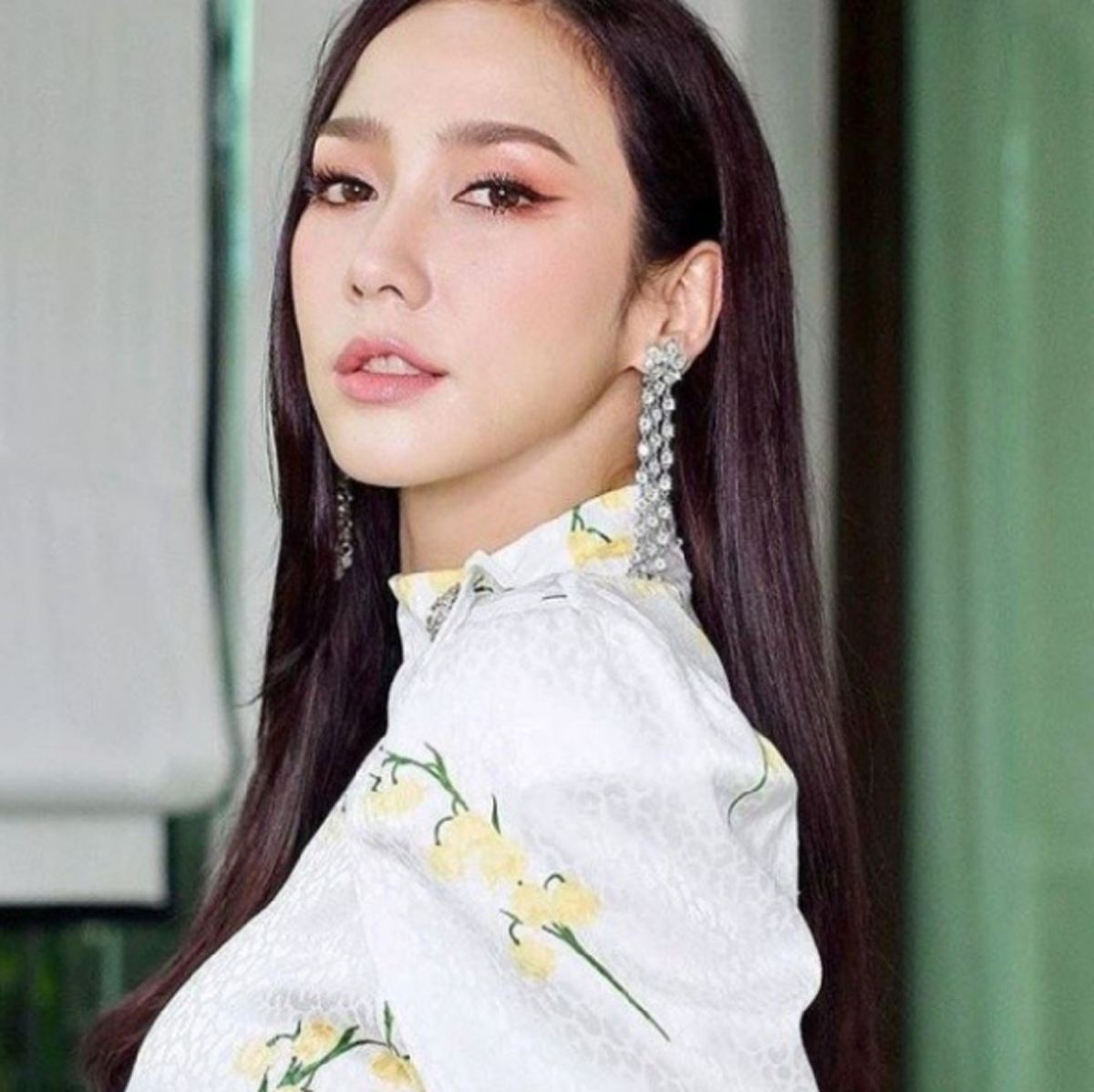 อั้ม พัชราภา ควักเงิน 20,000 เหมาขนมคุณยายข้างถนน