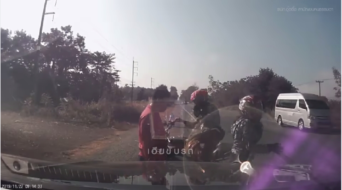 เปิดคลิปวินาทีกระบะแซงขวา ก่อนสวนเลนชนบิ๊กไบค์ นักร้องนำวง FEELดับ