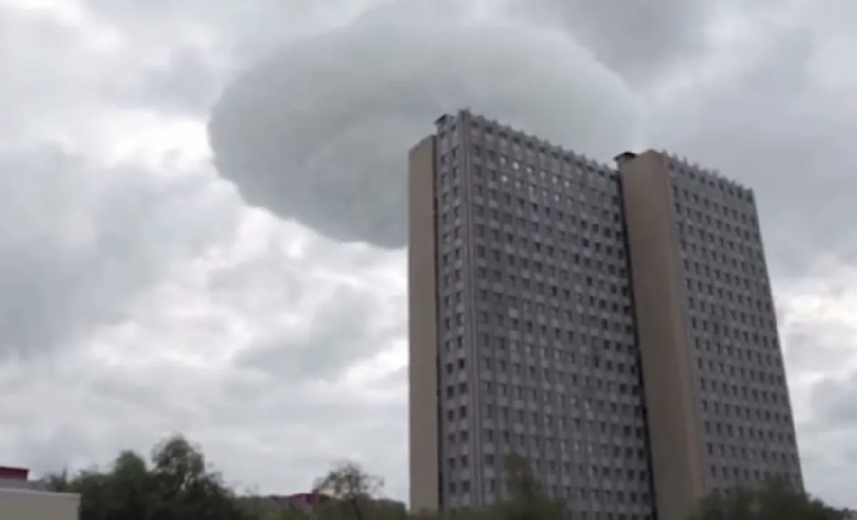 ฮือฮา! เมฆยักษ์โผล่กลางเมืองรูปร่างเหมือนจานบินเป๊ะ เหตุการณ์อย่างกับในหนัง! (คลิป)