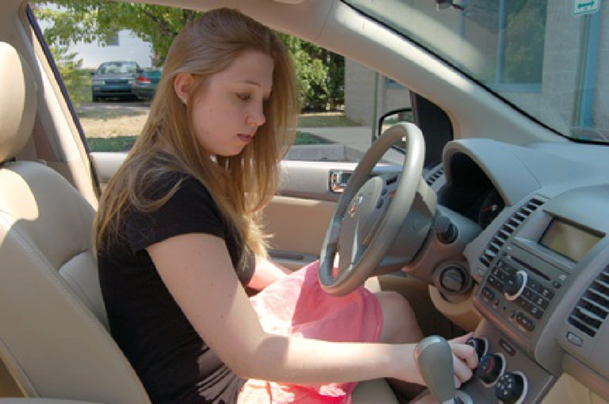 ใครมีรถยนต์อ่านด่วน !! เทคนิควิธีทำให้รถ "แอร์เย็นฉ่ำ - ไร้เหม็นอับ" แบบง่ายๆ ไม่ร้อนหงุดหงิด! แม้ในวันร้อนมาก ได้ผลลัพธ์โคตรเจ๋ง !!!