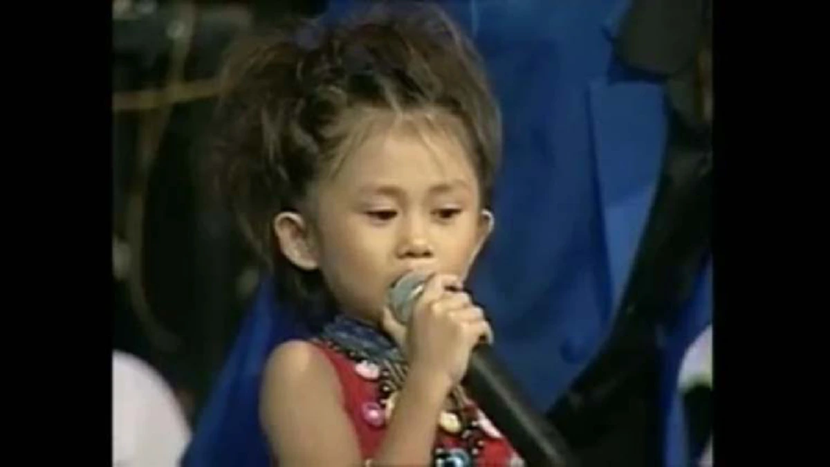 **จำแทบไม่ได้ !!! " น้องหยก มกจ๊ก " อดีตดาวตลกรุ่นจิ๋ว ! ล่าสุดโตเป็นสาว แซบอย่าบอกใครเชียว !! (ชมภาพ)