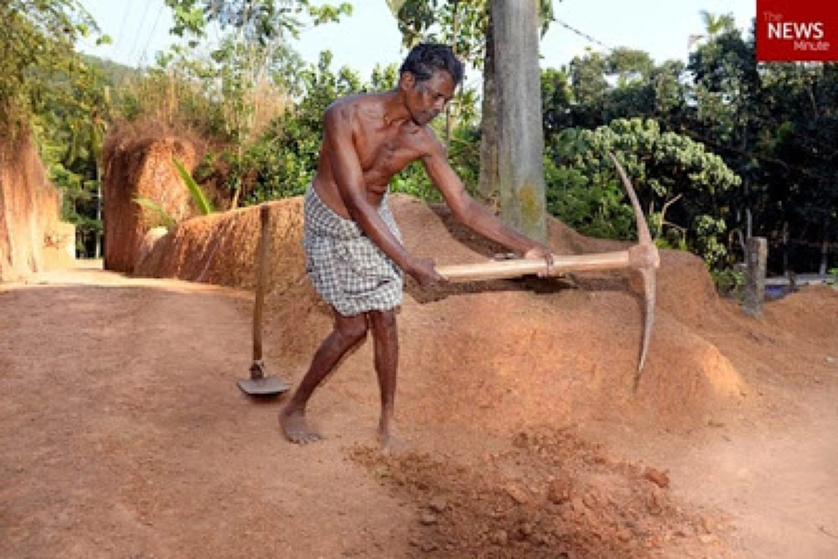 โดนคนด่าว่าไอ้บ้า พิการ !! ลุงชาวอินเดีย ป่วยอัมพาต นั่งเอา จอบ กับ สิ่ว  เจาะภูเขาทุกวัน พอเวลาผ่านไป 3 ปี ชาวบ้านแทบก้มกราบ เพราะมันเปลี่ยนชีวิตคนทั้งหมู่บ้านทันที!! 