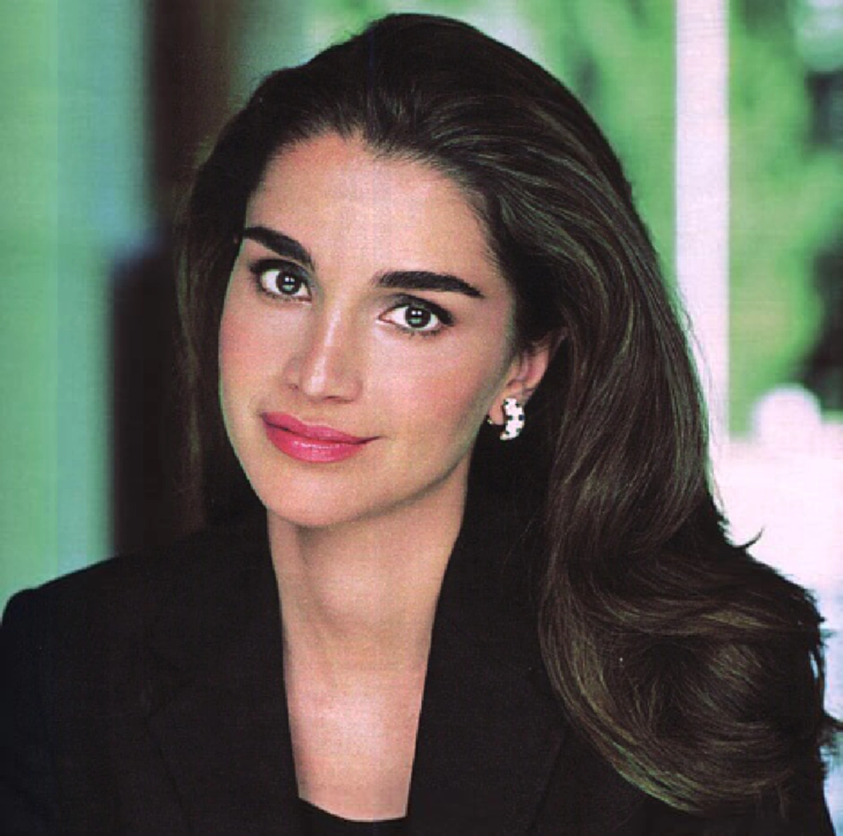 เป็นบุญตายิ่งนัก!! 12 อันดับ พระราชินี-เจ้าหญิงผู้เลอโฉมที่สุดในโลก (รายละเอียด+คลิป)