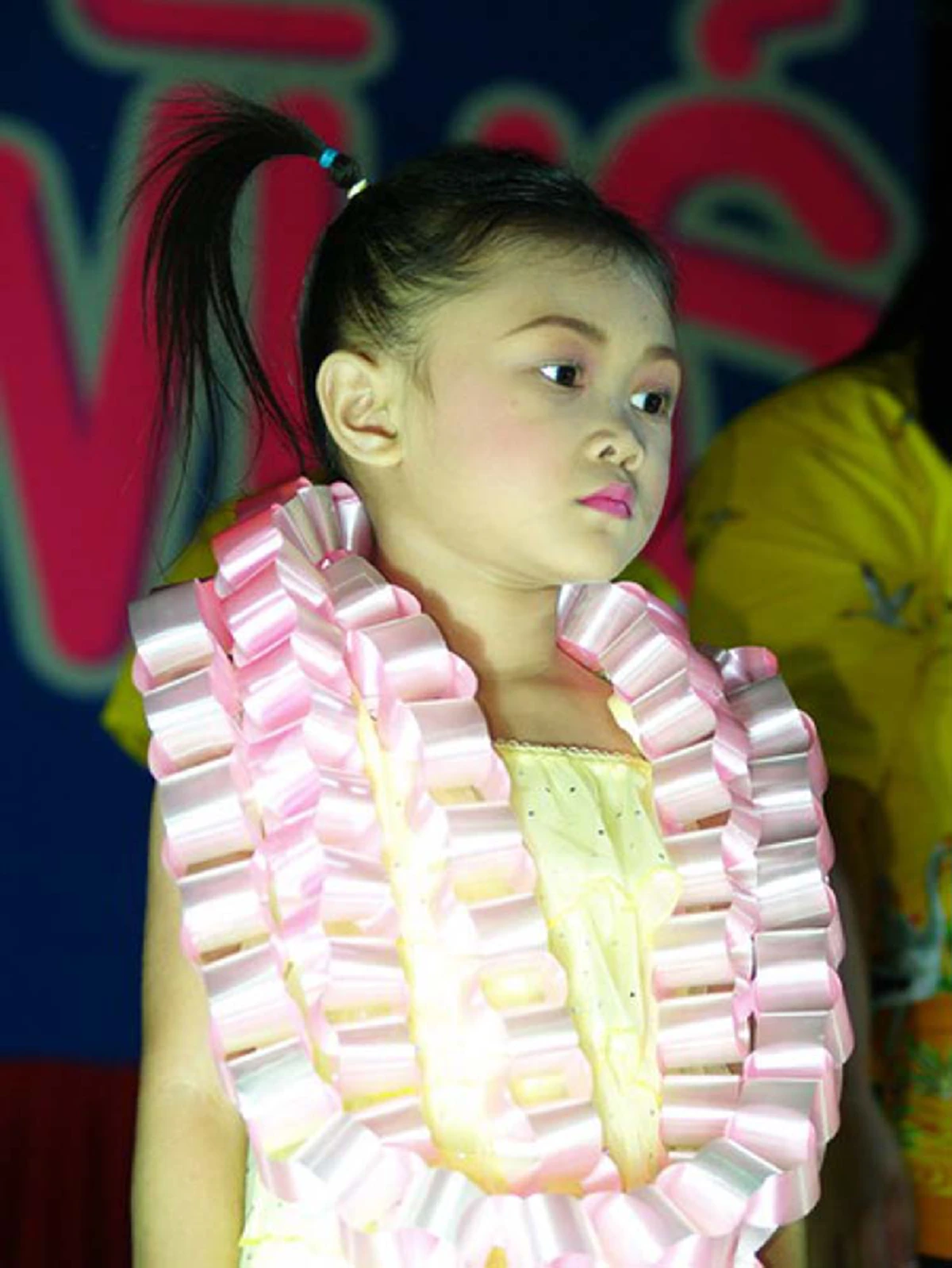 **จำแทบไม่ได้ !!! " น้องหยก มกจ๊ก " อดีตดาวตลกรุ่นจิ๋ว ! ล่าสุดโตเป็นสาว แซบอย่าบอกใครเชียว !! (ชมภาพ)