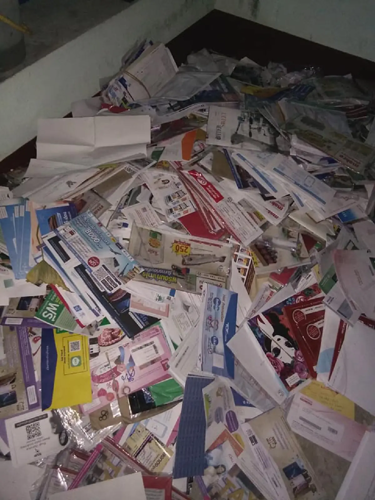 โผล่อีก! "บุรุษไปรษณีย์"ทิ้งจดหมายกองยักษ์กลางเมืองระยอง!