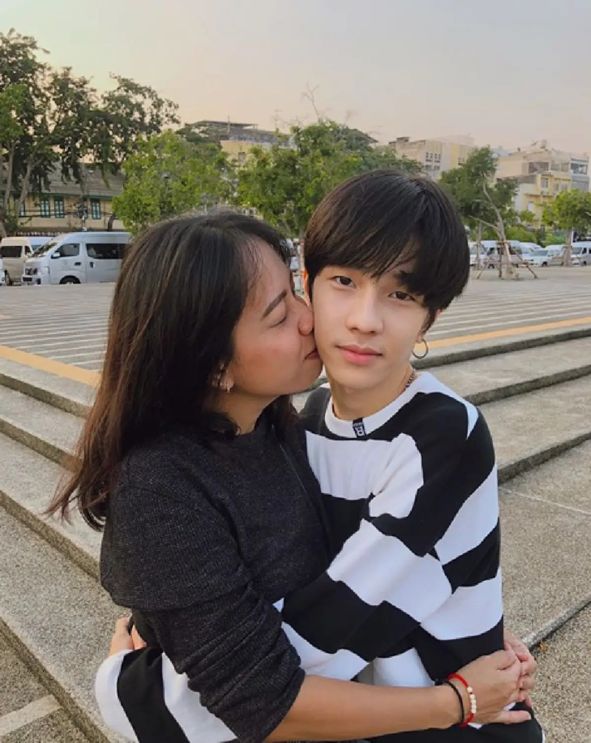 ปอน คุณพัทธ์  เน็ตไอดอล ลบคำดูถูกถึงแม้เรียนจบ กศน. จนเข้ามหาลัยต่อได้