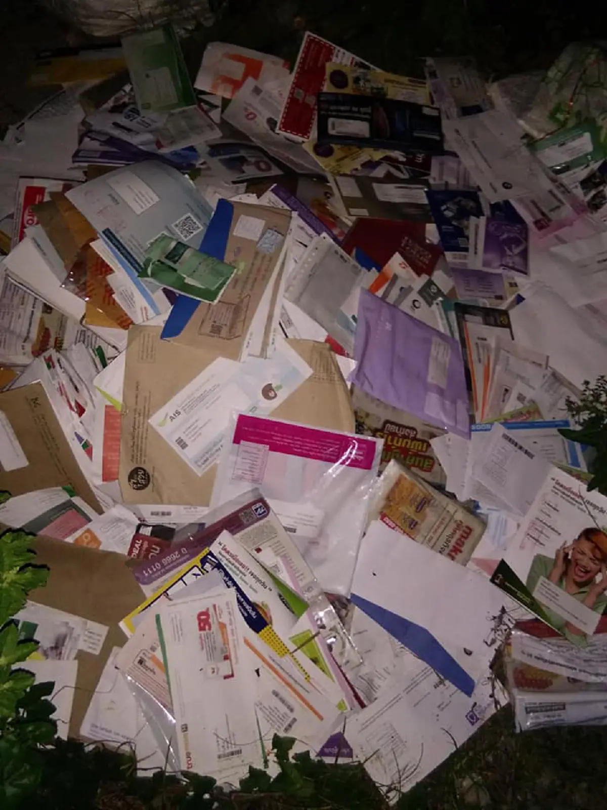 โผล่อีก! "บุรุษไปรษณีย์"ทิ้งจดหมายกองยักษ์กลางเมืองระยอง!